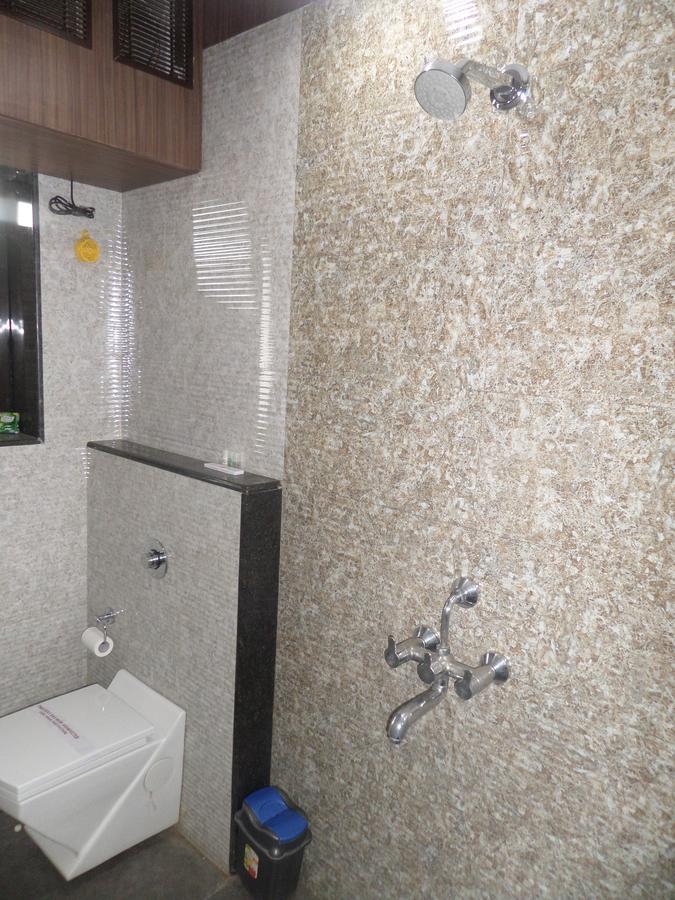 Hotel Raj Palace Ahmednagar Esterno foto