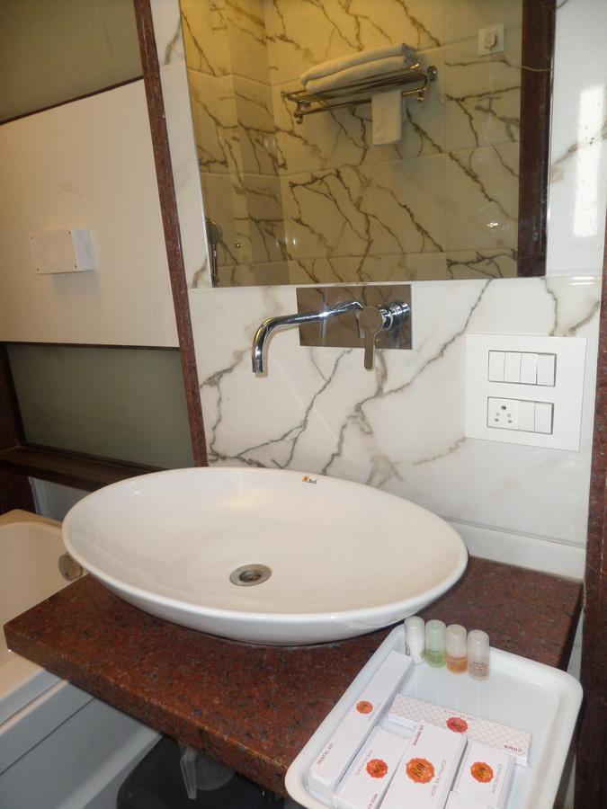 Hotel Raj Palace Ahmednagar Esterno foto