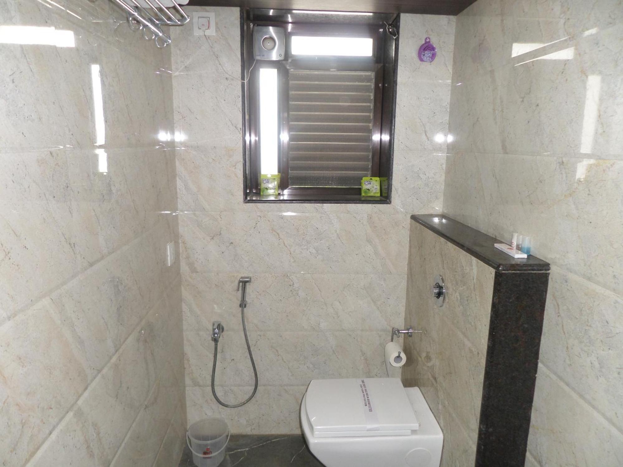 Hotel Raj Palace Ahmednagar Esterno foto