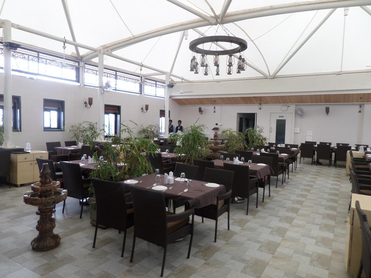 Hotel Raj Palace Ahmednagar Esterno foto