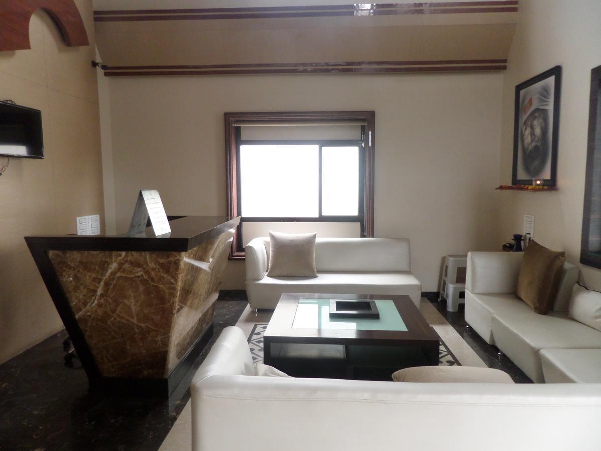 Hotel Raj Palace Ahmednagar Esterno foto