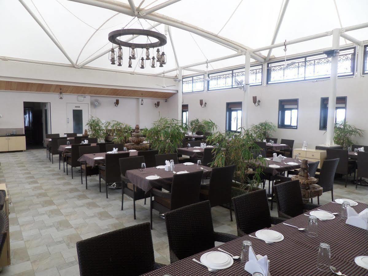 Hotel Raj Palace Ahmednagar Esterno foto